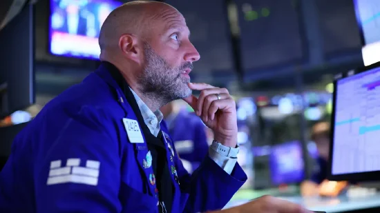 老钱庄 开盘：美股周二开盘涨跌不一 市场关注财报与特朗普关税